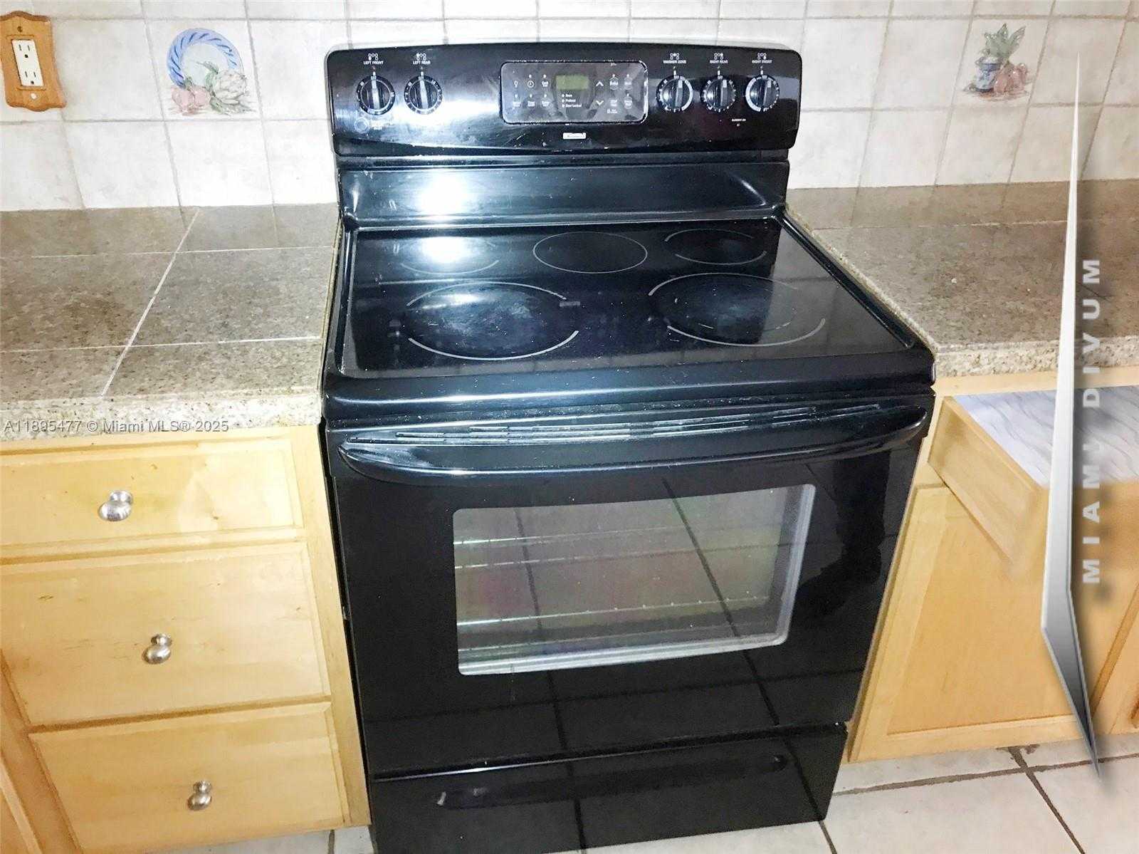Small Image of 6024 NORTH WEST 172ND TERR CIR, Hialeah Number 29