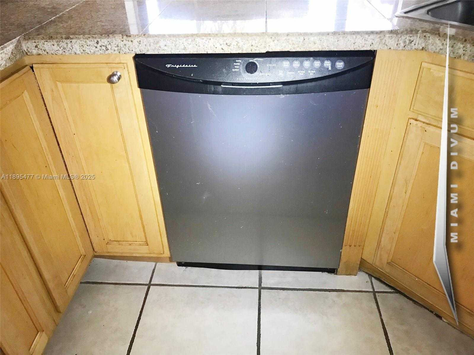 Small Image of 6024 NORTH WEST 172ND TERR CIR, Hialeah Number 30