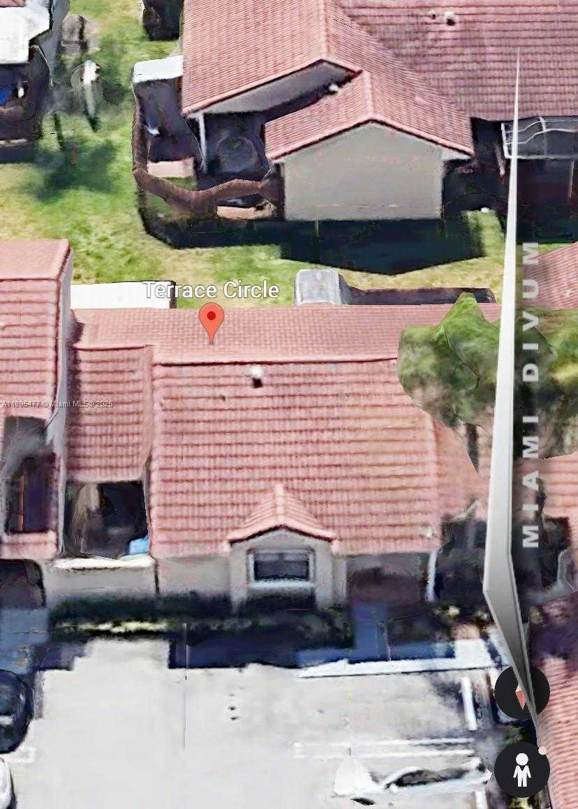 Small Image of 6024 NORTH WEST 172ND TERR CIR, Hialeah Number 4