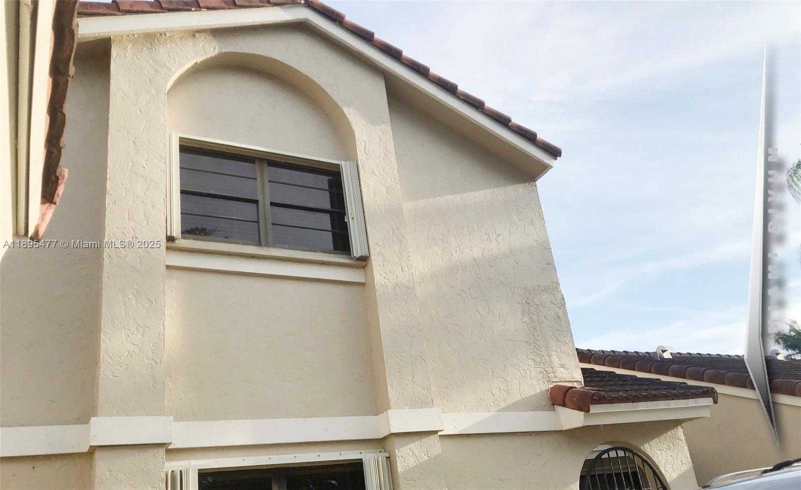 Small Image of 6024 NORTH WEST 172ND TERR CIR, Hialeah Number 8