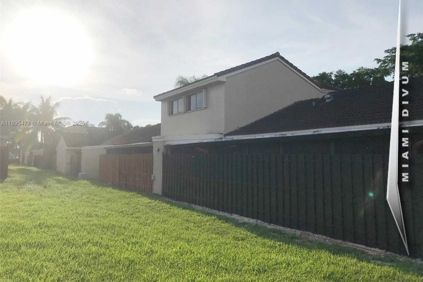 Small Image of 6024 NORTH WEST 172ND TERR CIR, Hialeah Number 9