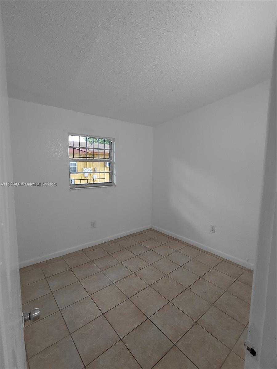 Small Image of Miami Number 10
