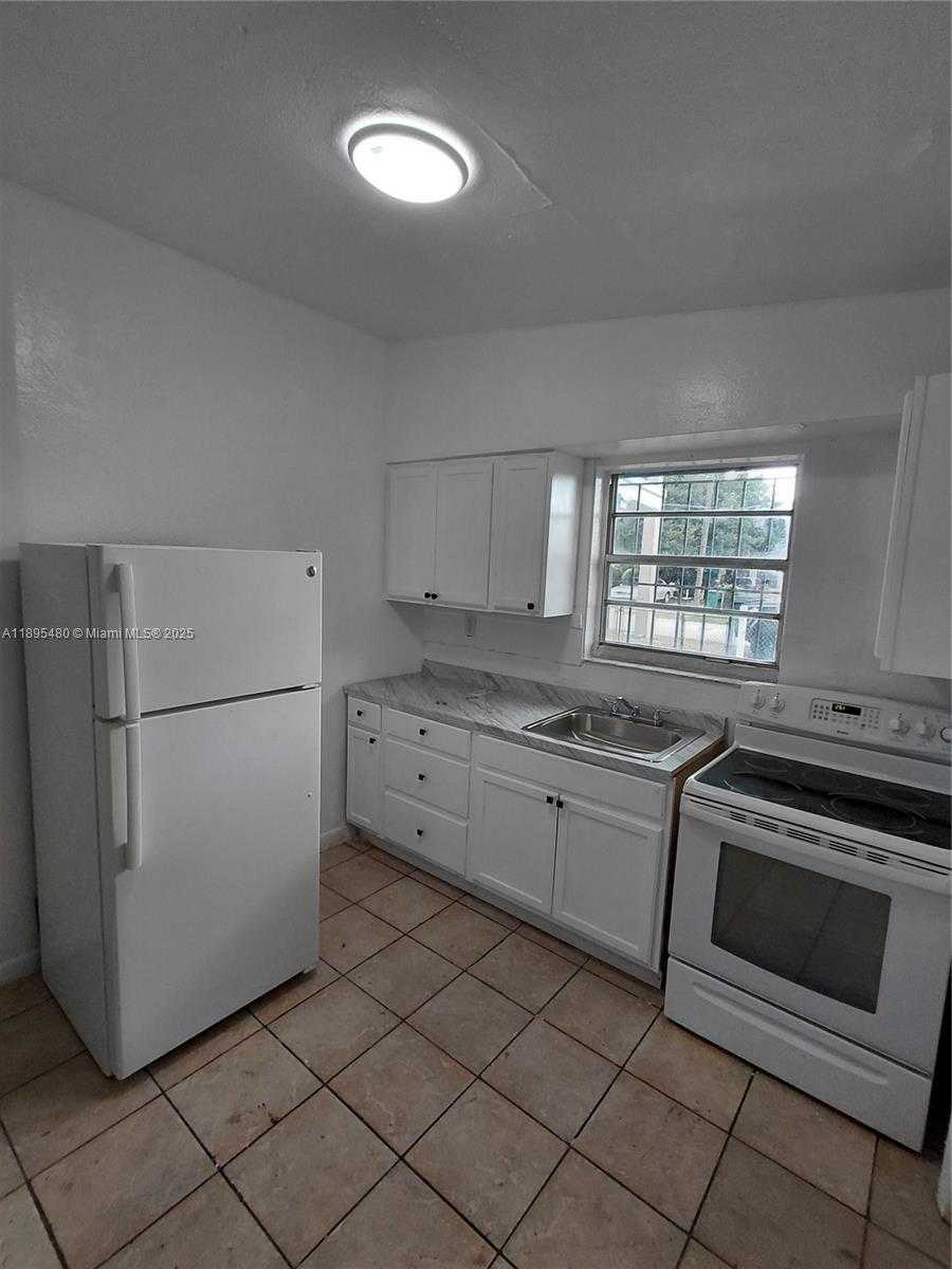 Small Image of Miami Number 12