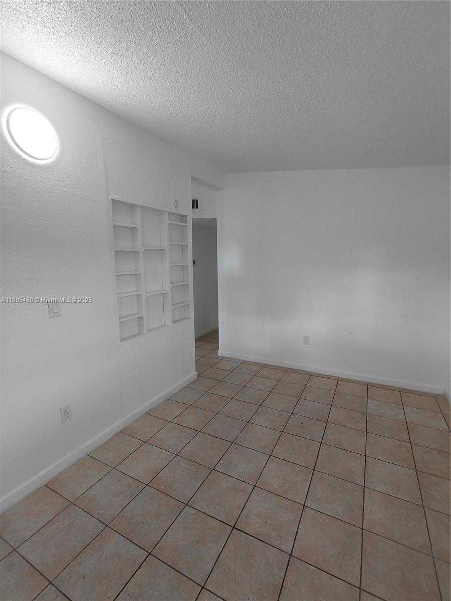 Small Image of Miami Number 13