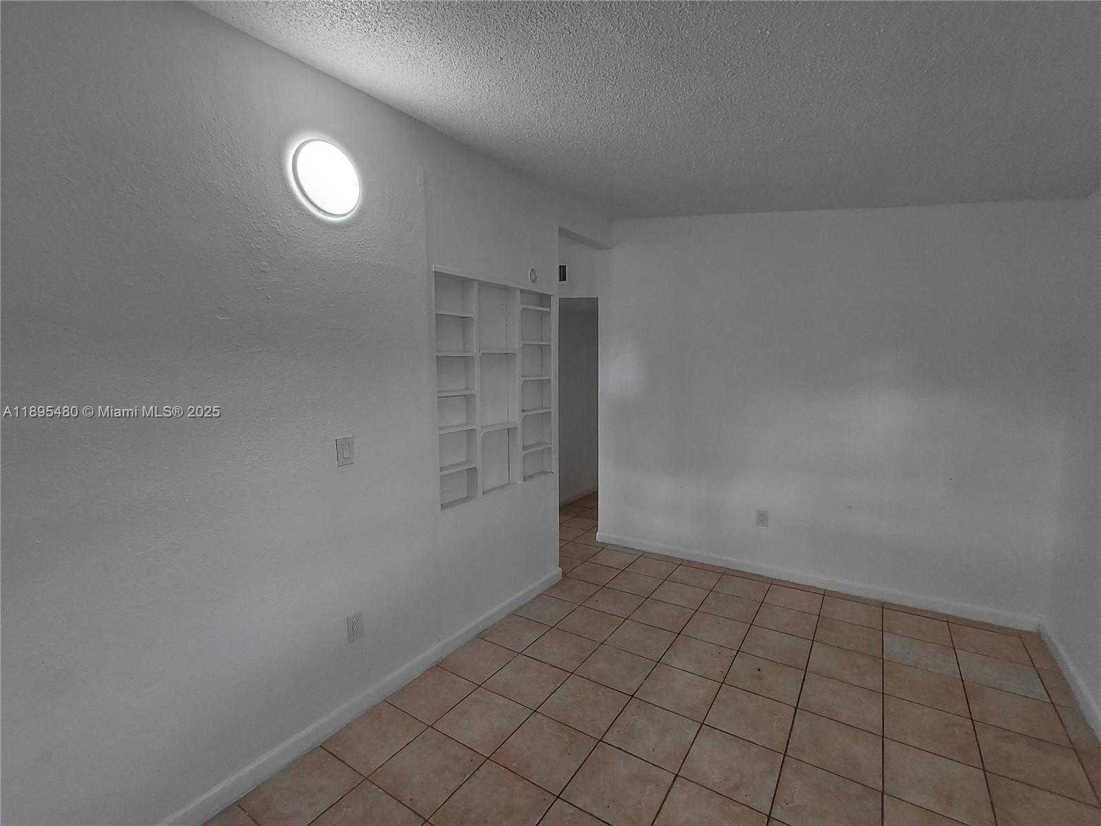 Small Image of Miami Number 4