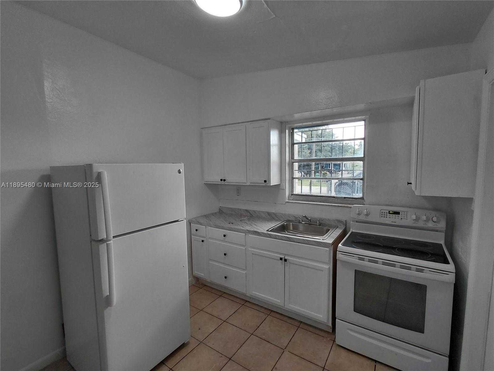 Small Image of Miami Number 5