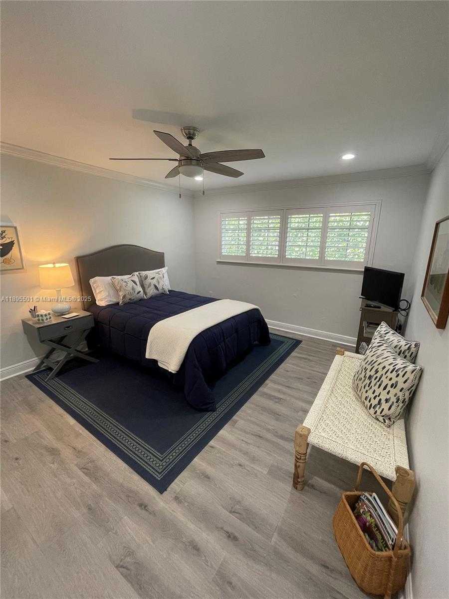 Small Image of Coral Gables Number 14