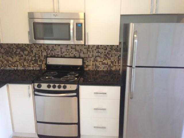 Small Image of 851 MERIDIAN AVE #23, Miami Beach Number 2