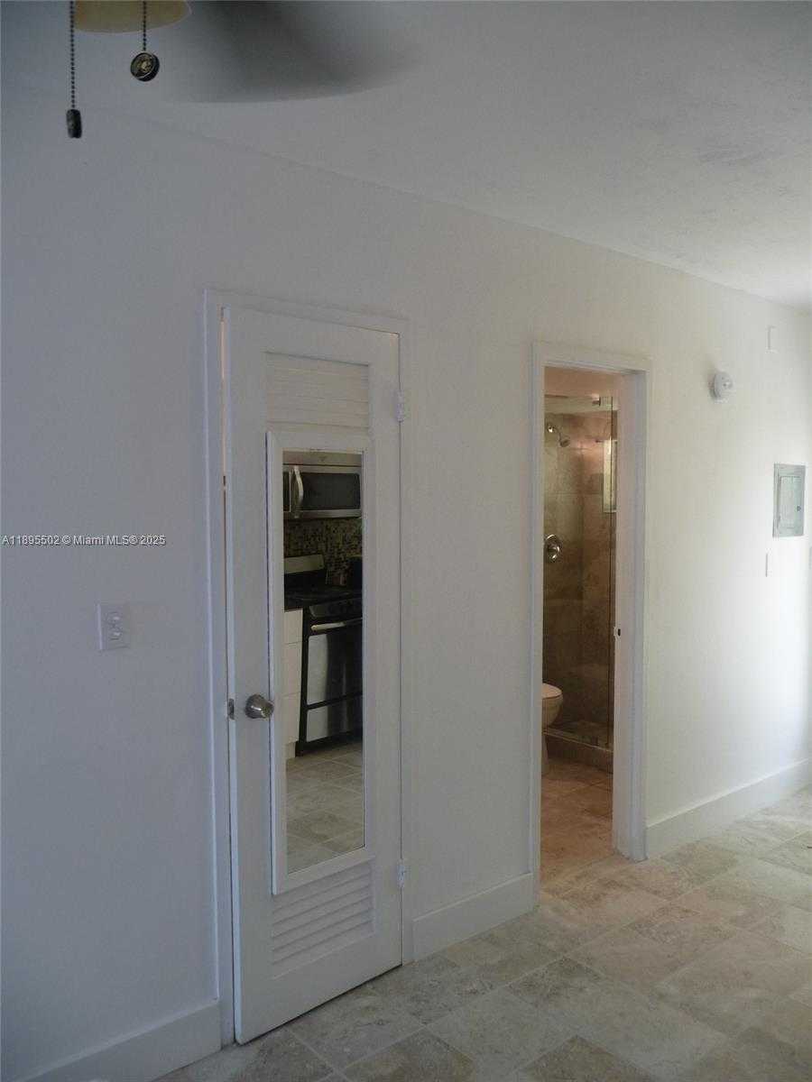 Small Image of 851 MERIDIAN AVE #23, Miami Beach Number 7