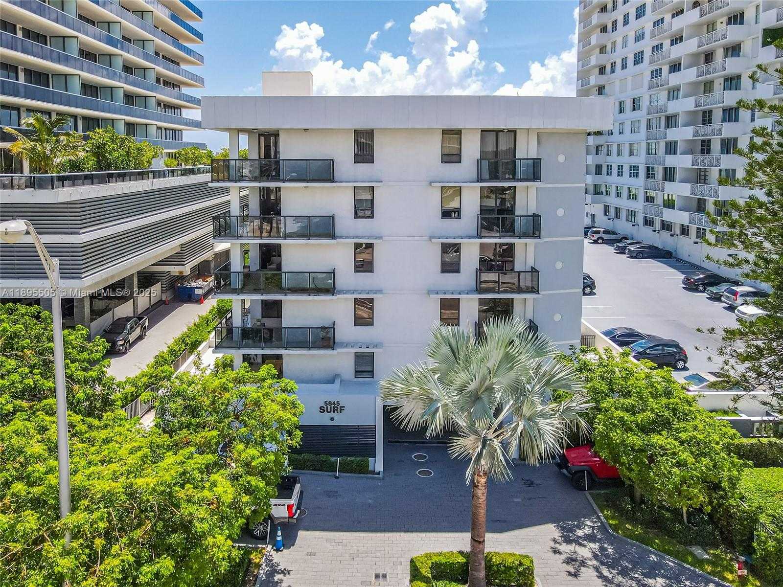 Small Image of 5845 COLLINS AVE #201, Miami Beach Number 10