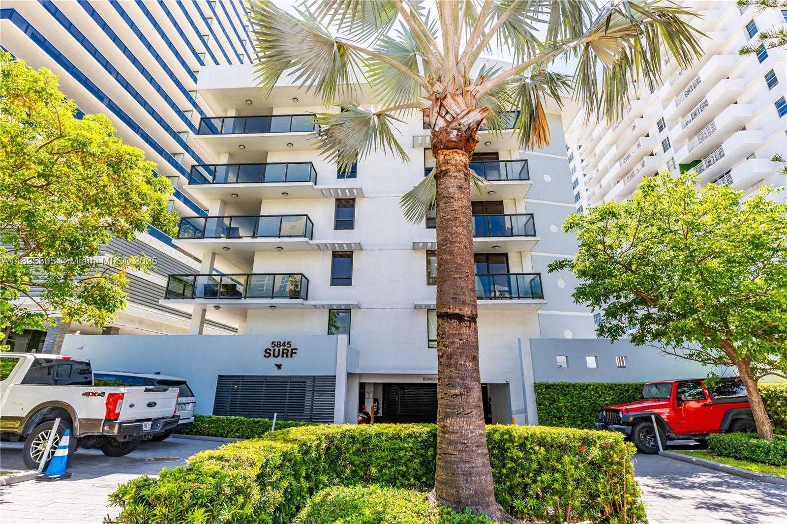 Small Image of 5845 COLLINS AVE #201, Miami Beach Number 14