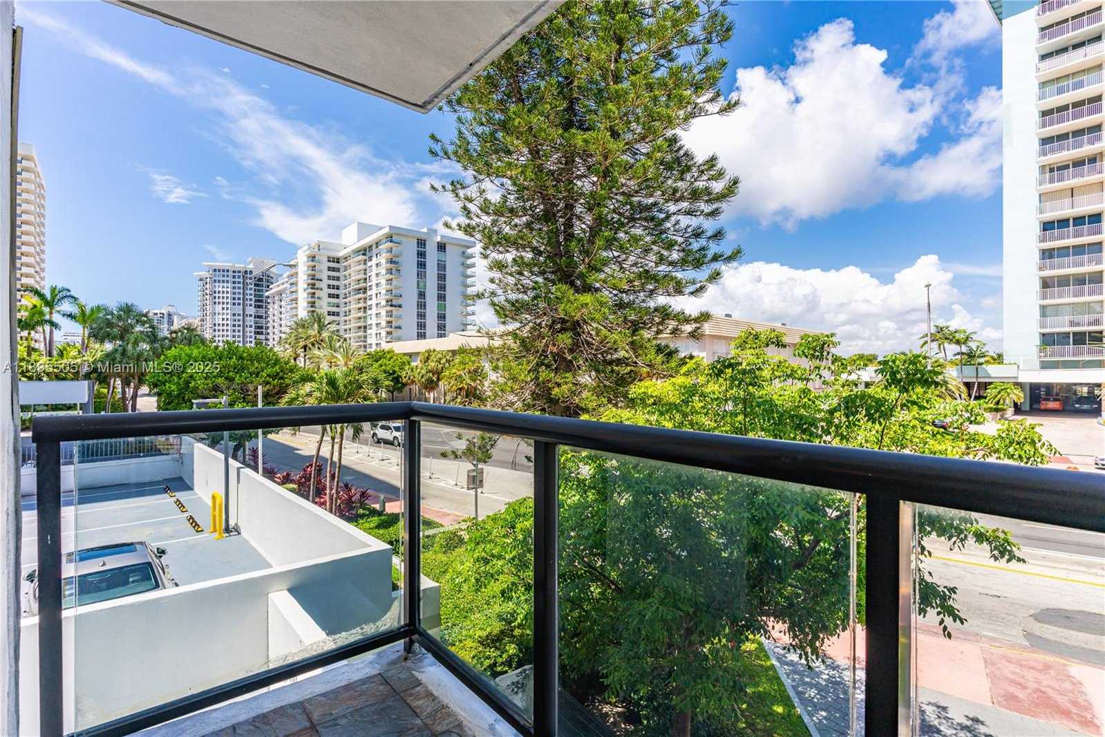 Small Image of 5845 COLLINS AVE #201, Miami Beach Number 21