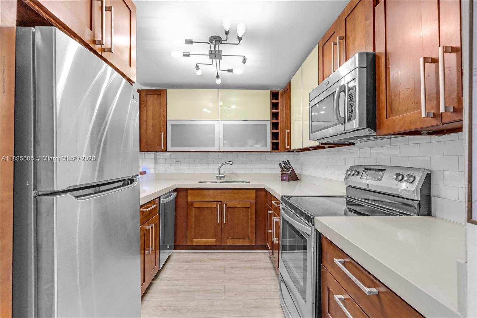 Small Image of 5845 COLLINS AVE #201, Miami Beach Number 31