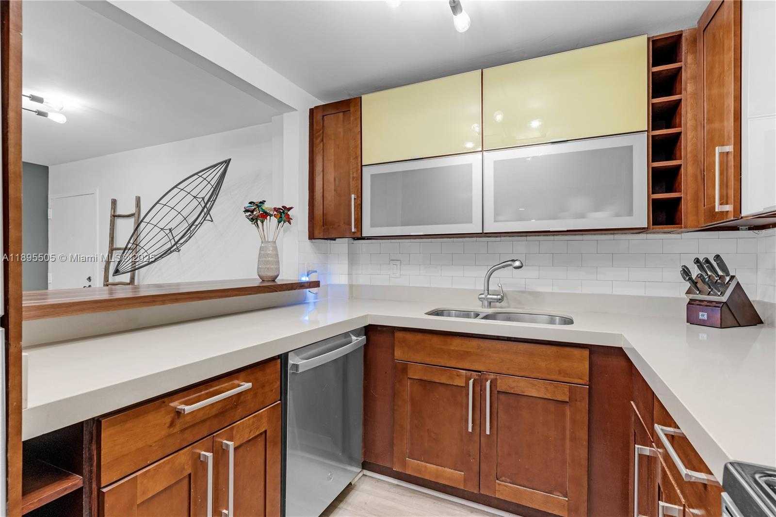 Small Image of 5845 COLLINS AVE #201, Miami Beach Number 32