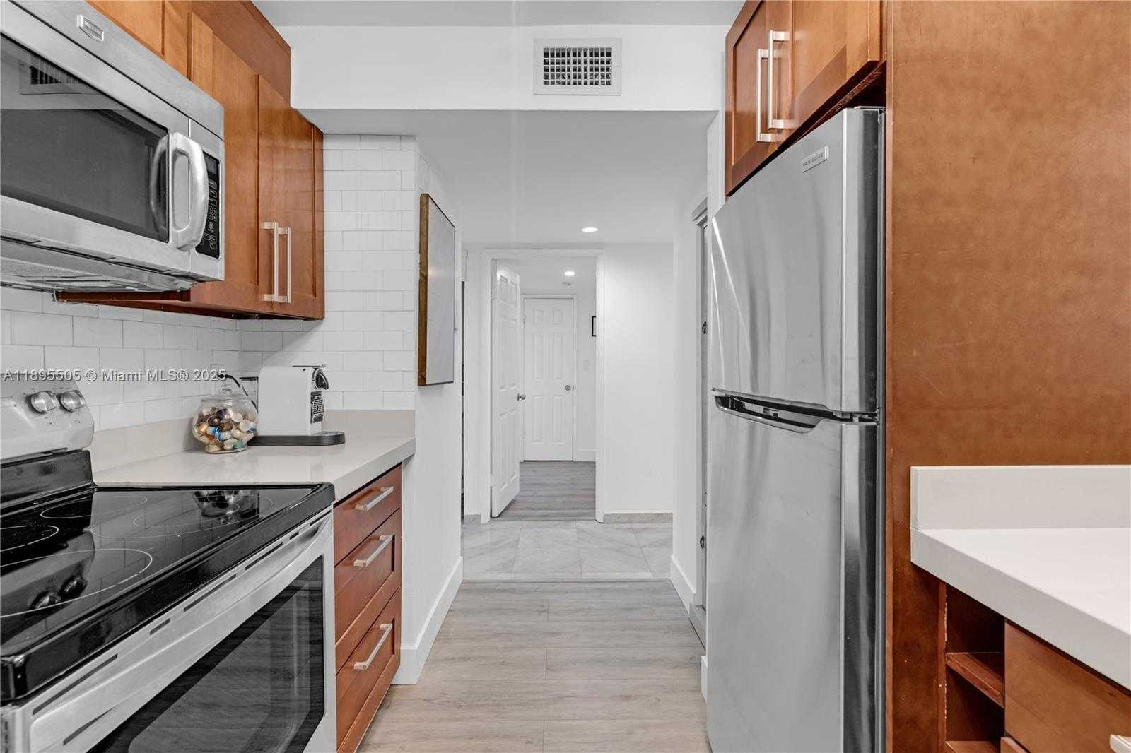 Small Image of 5845 COLLINS AVE #201, Miami Beach Number 33