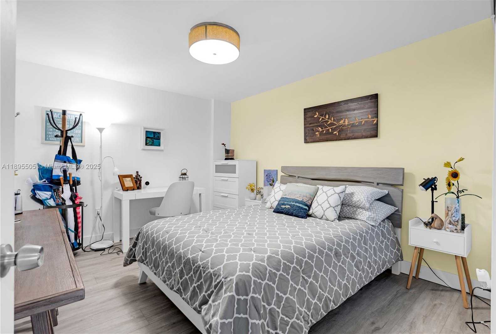 Small Image of 5845 COLLINS AVE #201, Miami Beach Number 36