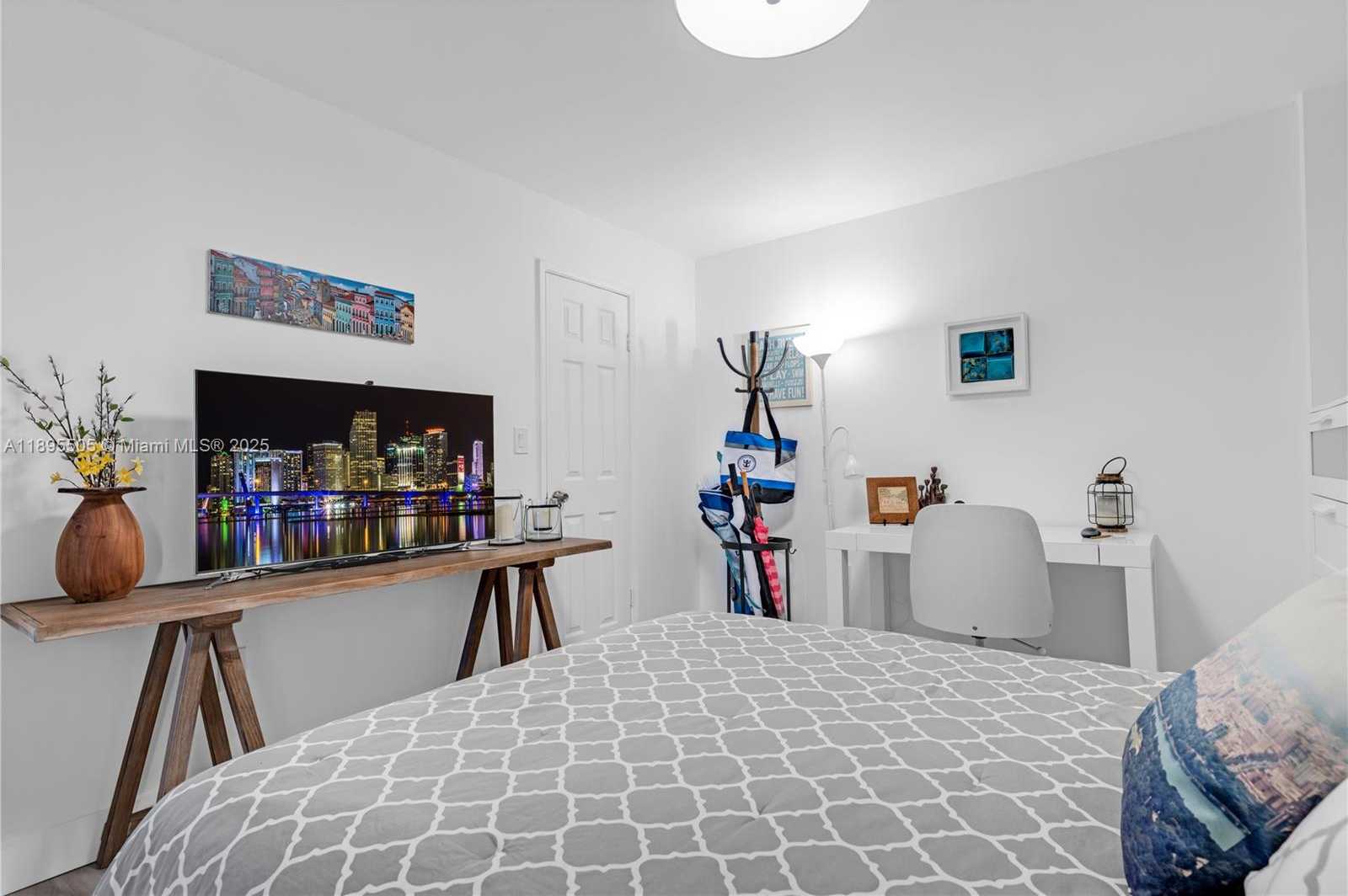 Small Image of 5845 COLLINS AVE #201, Miami Beach Number 38