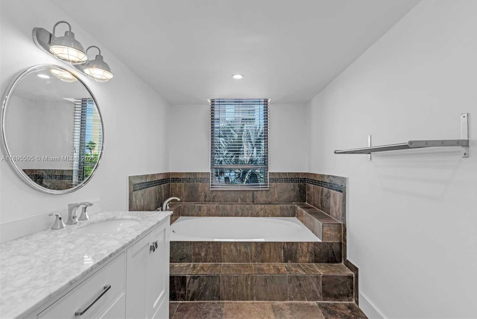 Small Image of 5845 COLLINS AVE #201, Miami Beach Number 42