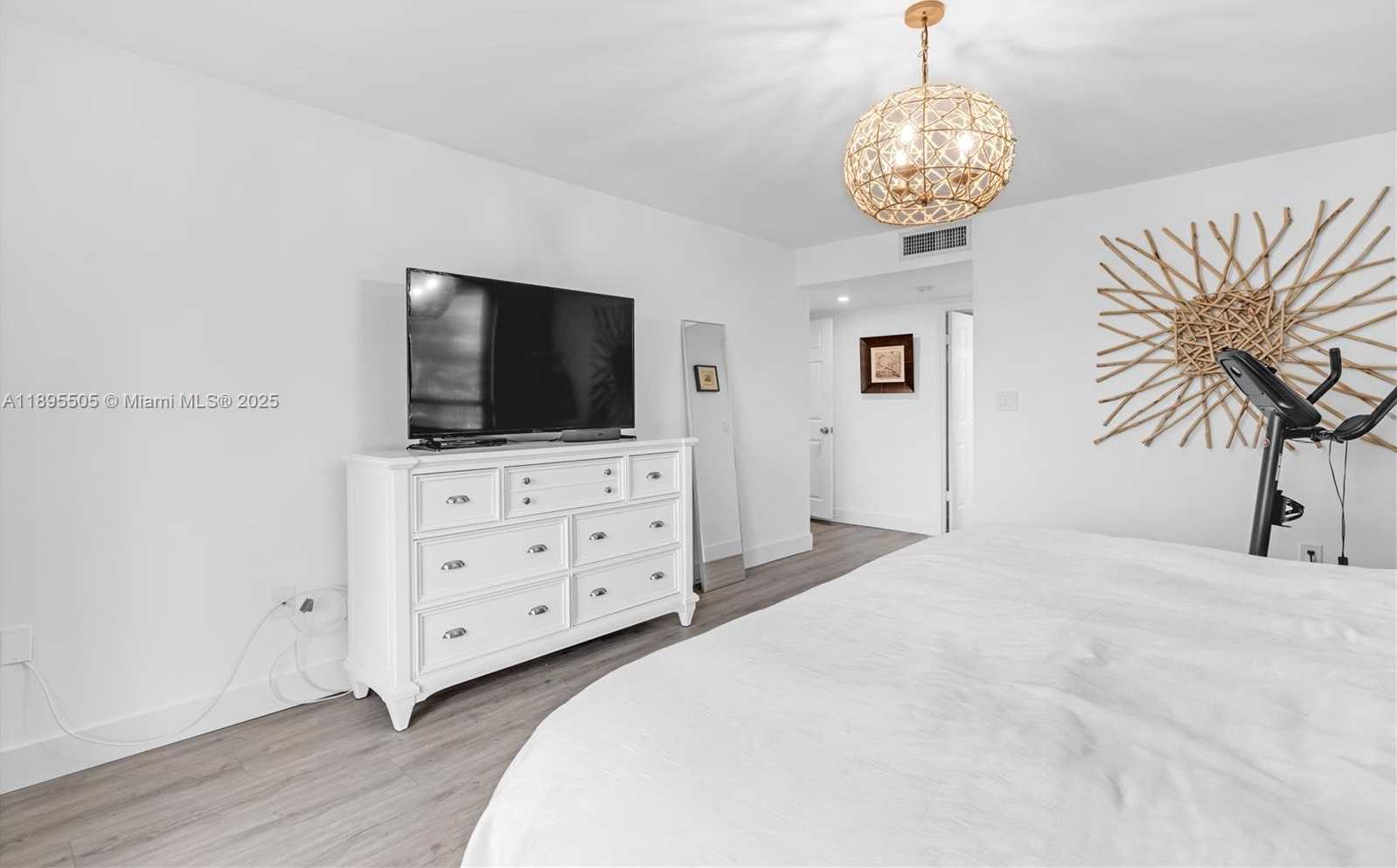 Small Image of 5845 COLLINS AVE #201, Miami Beach Number 46