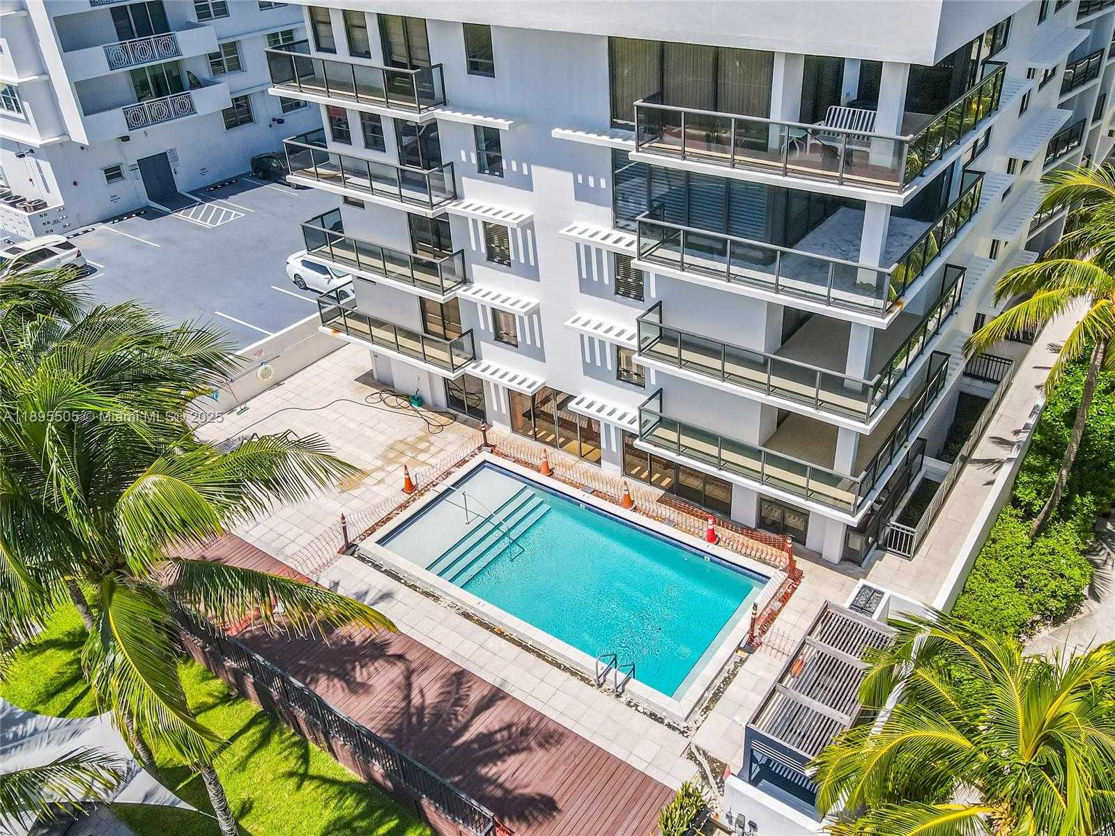 Small Image of 5845 COLLINS AVE #201, Miami Beach Number 9