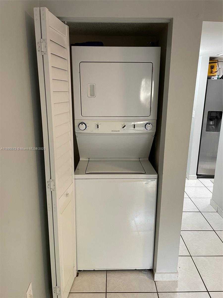 Small Image of 7856 SOUTH WEST 102ND LN, Miami Number 16