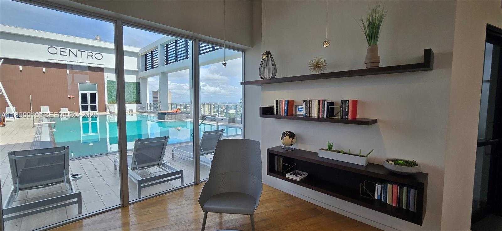 Imagen de Pequeño Objeto