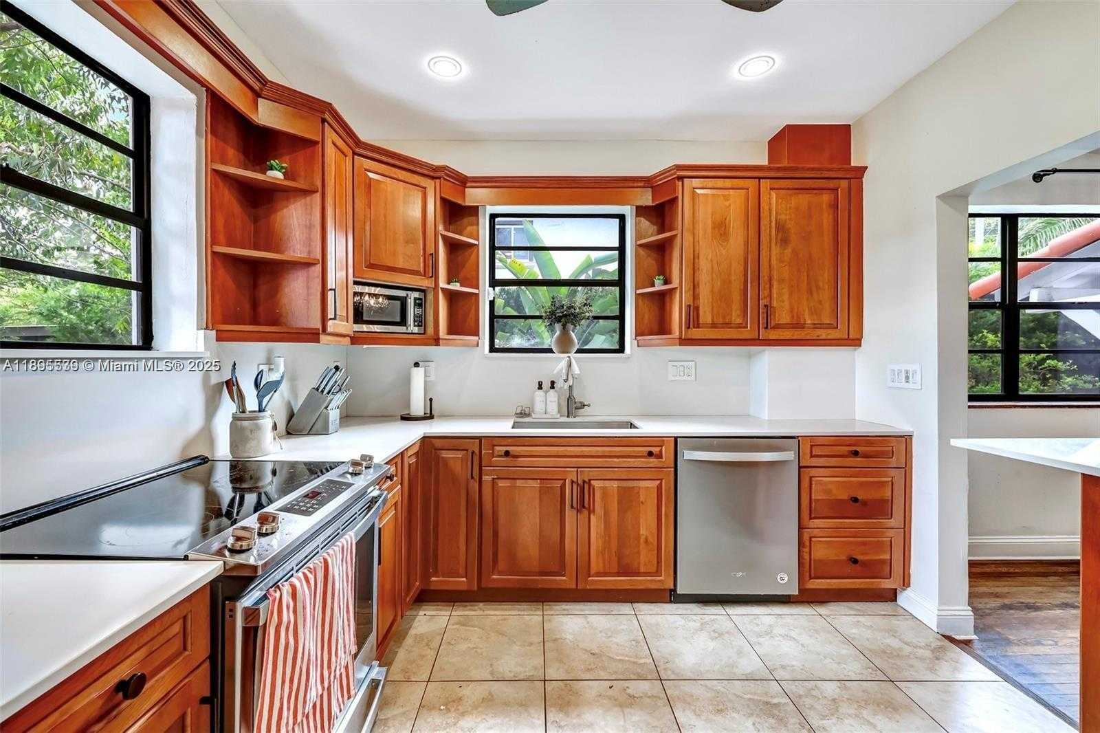 Small Image of 991 NORTH EAST 82ND ST, Miami Number 13