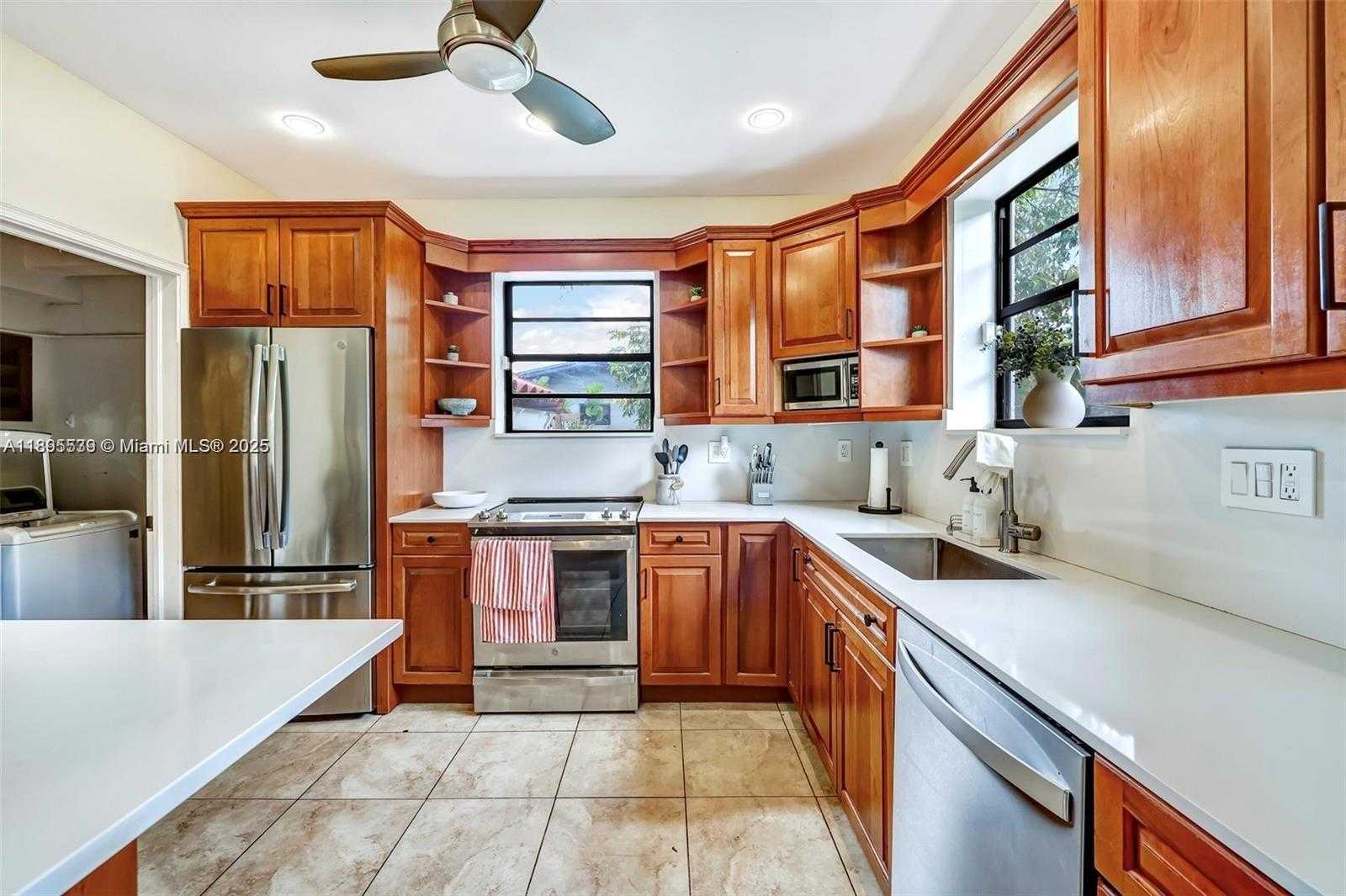 Small Image of 991 NORTH EAST 82ND ST, Miami Number 14