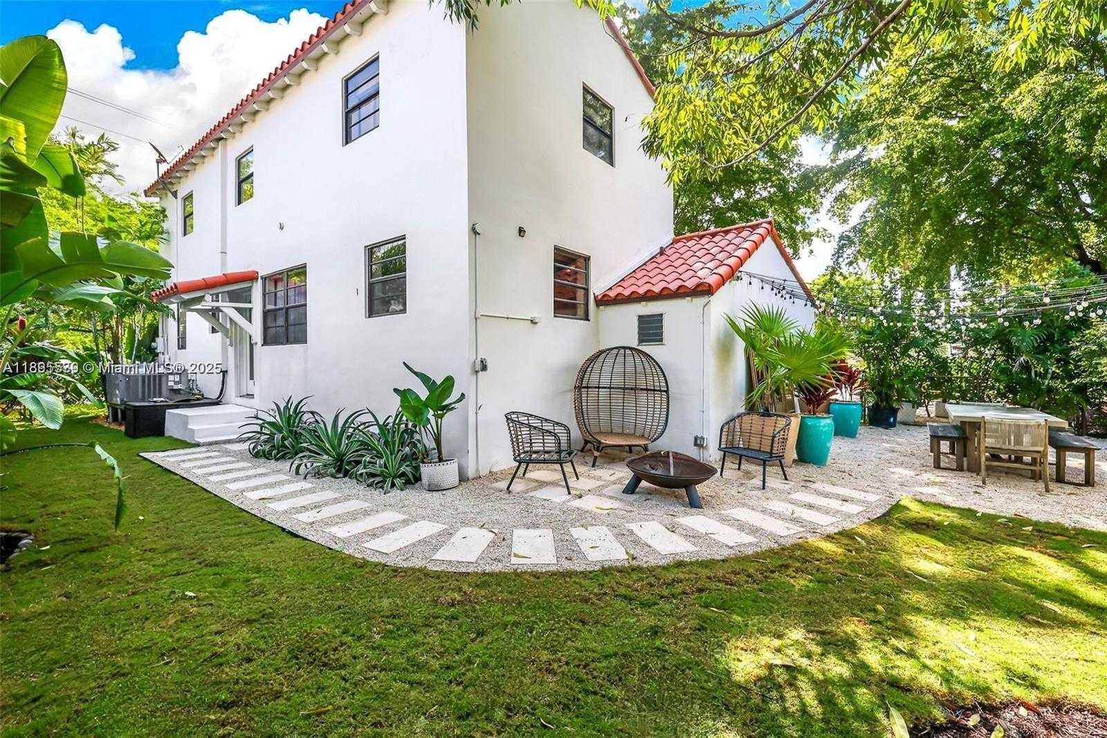 Small Image of 991 NORTH EAST 82ND ST, Miami Number 16