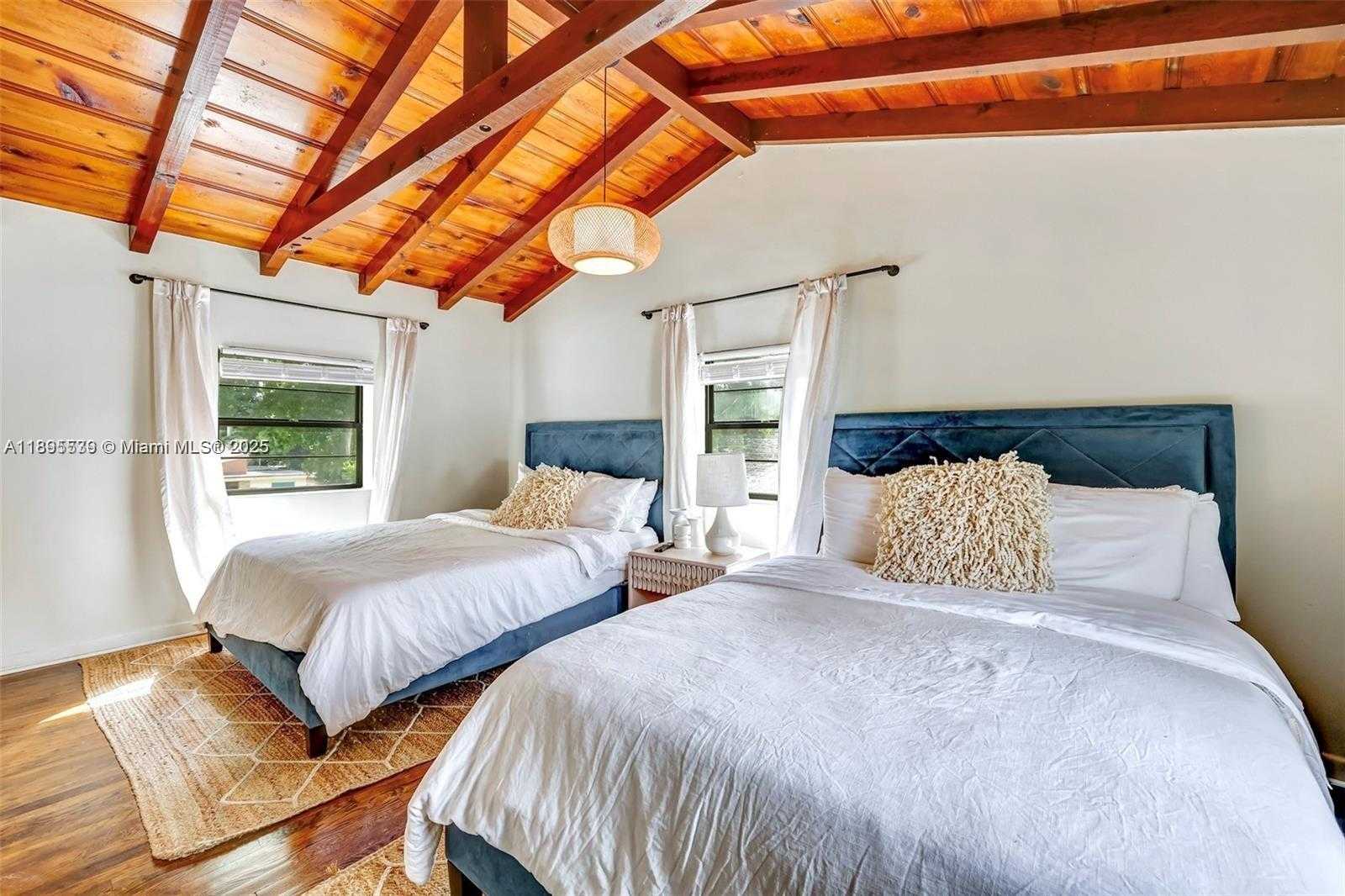 Small Image of 991 NORTH EAST 82ND ST, Miami Number 31