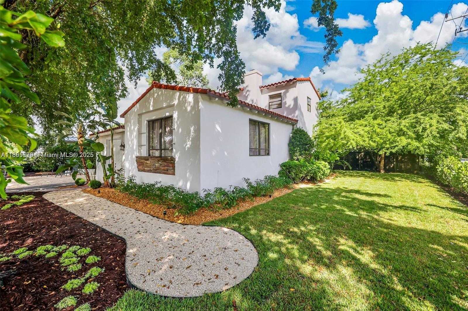 Small Image of 991 NORTH EAST 82ND ST, Miami Number 39