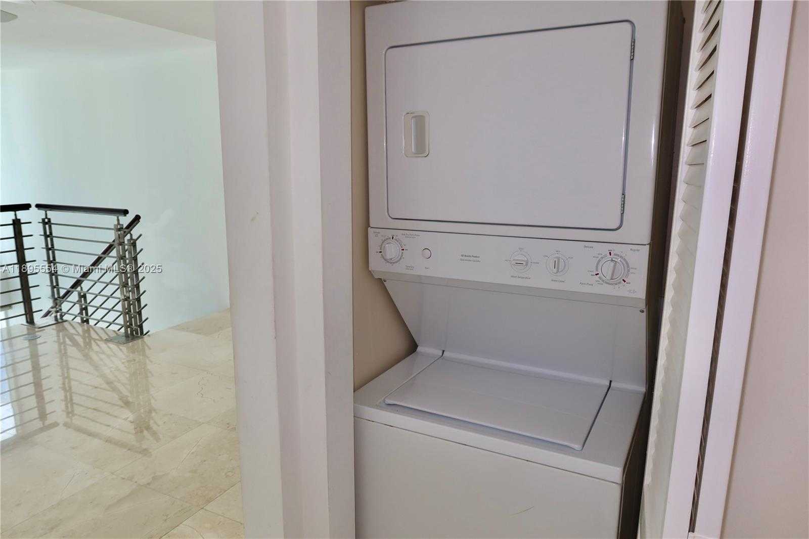 Small Image of 41 SOUTH EAST 5TH ST #1611, Miami Number 7