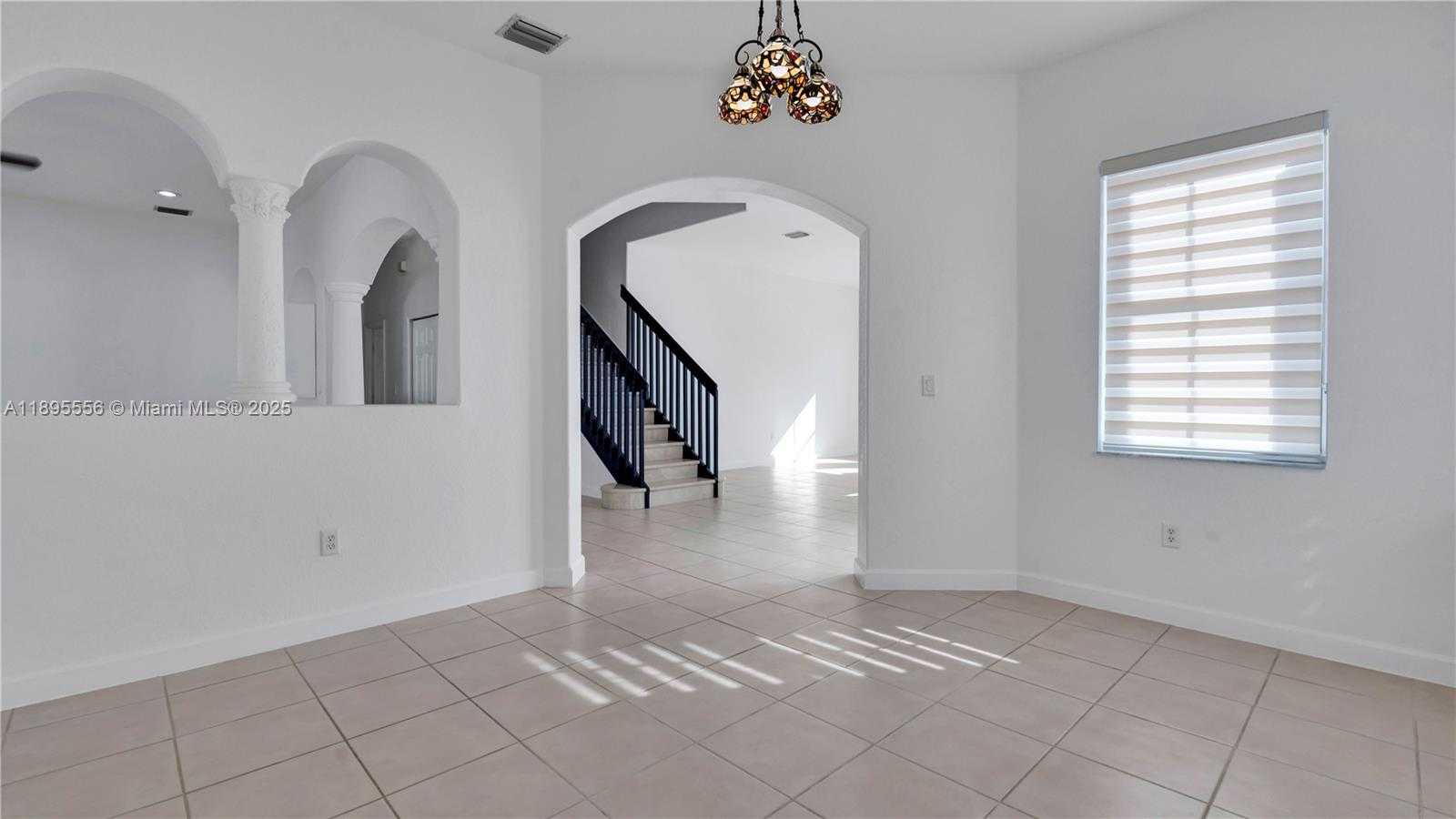 Small Image of 17994 NORTH WEST 87TH PL, Hialeah Number 10