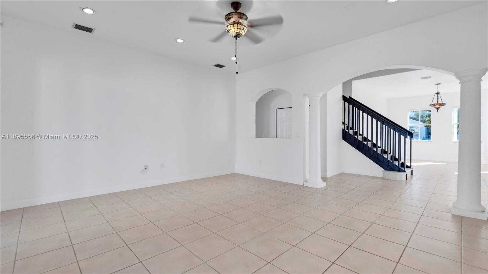 Small Image of 17994 NORTH WEST 87TH PL, Hialeah Number 12