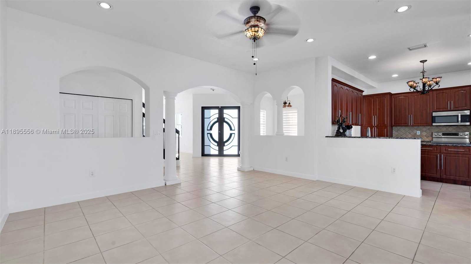 Small Image of 17994 NORTH WEST 87TH PL, Hialeah Number 13
