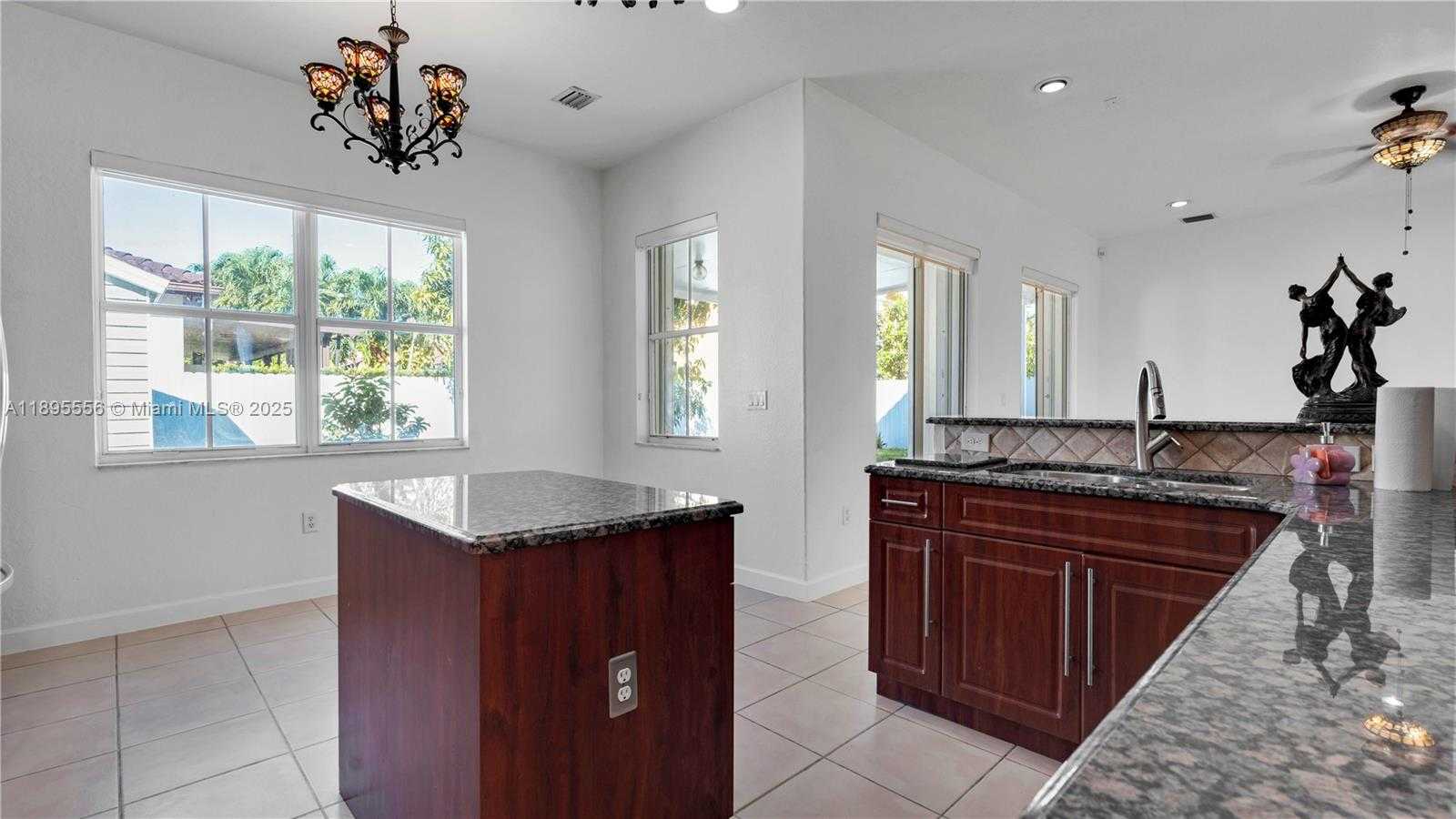 Small Image of 17994 NORTH WEST 87TH PL, Hialeah Number 18