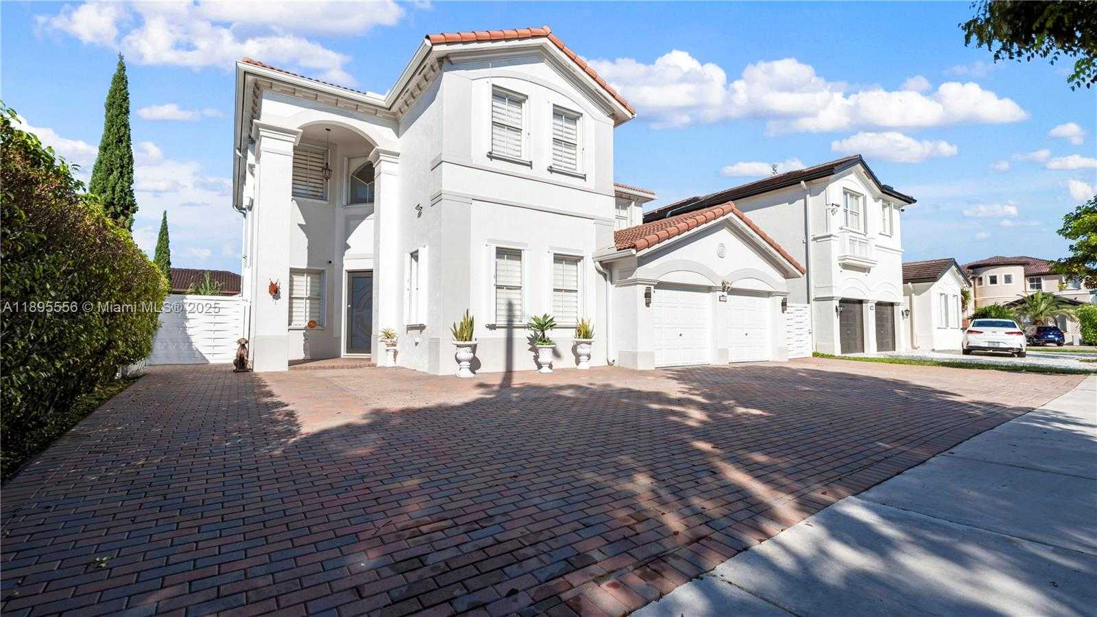 Small Image of 17994 NORTH WEST 87TH PL, Hialeah Number 2