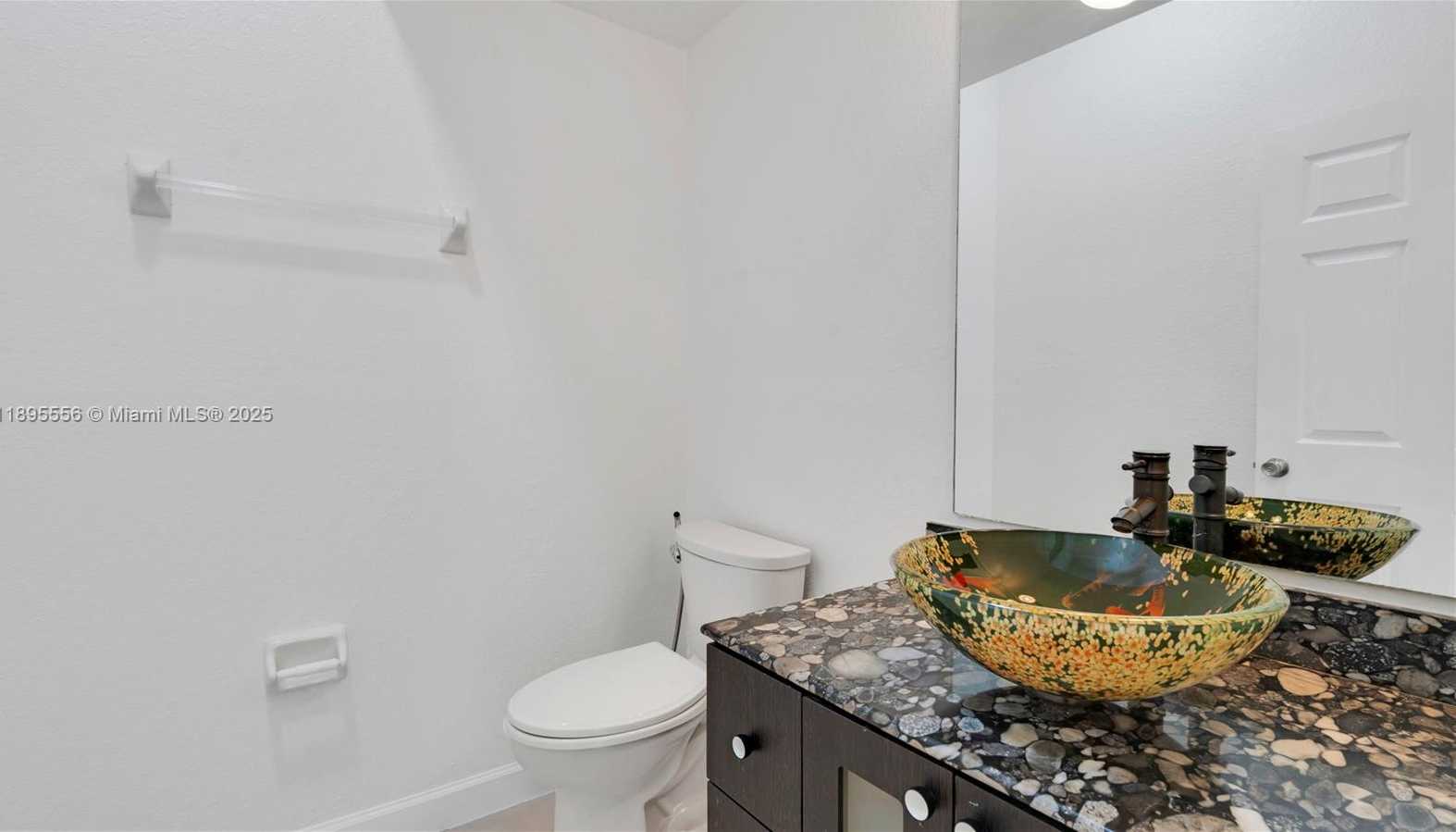 Small Image of 17994 NORTH WEST 87TH PL, Hialeah Number 22