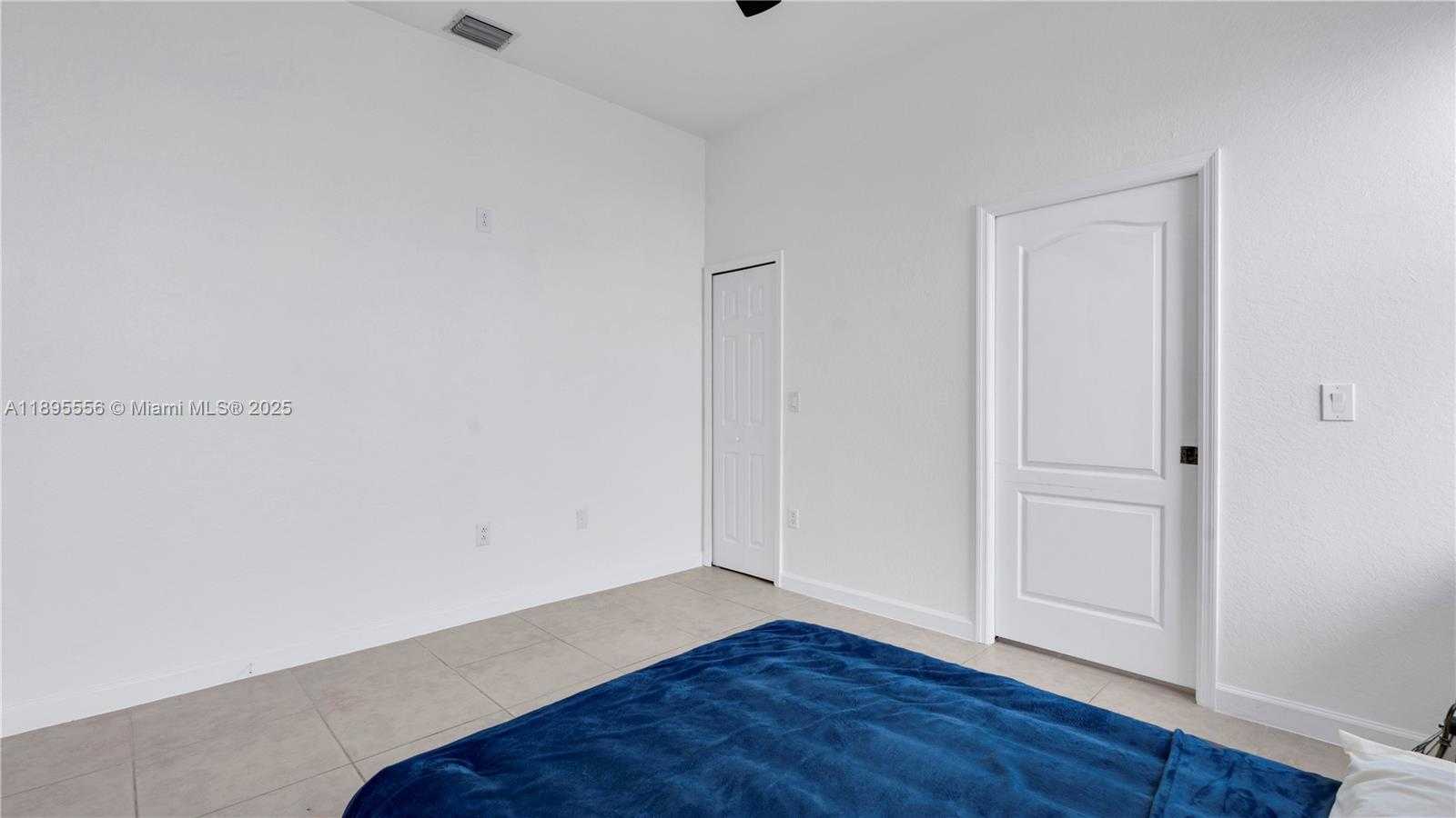 Small Image of 17994 NORTH WEST 87TH PL, Hialeah Number 24