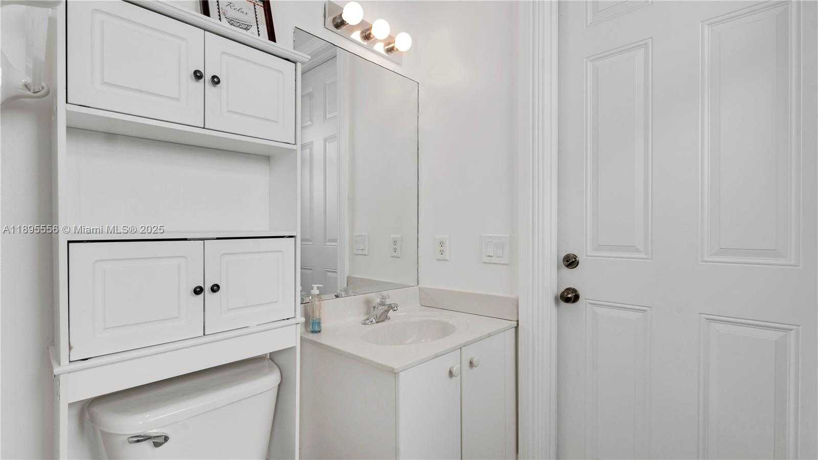 Small Image of 17994 NORTH WEST 87TH PL, Hialeah Number 26