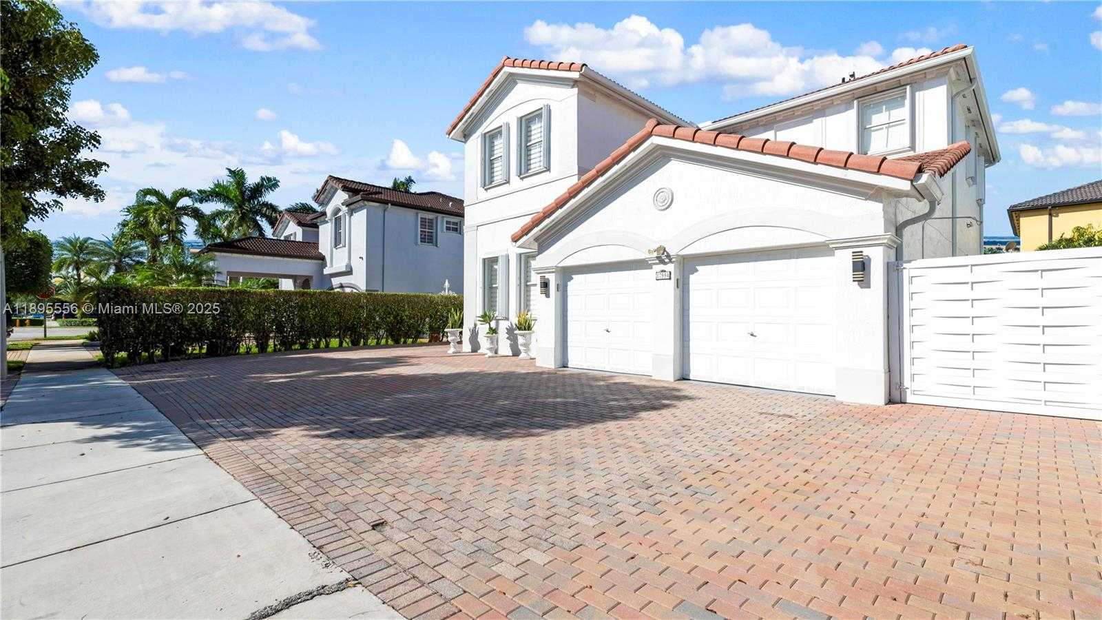 Small Image of 17994 NORTH WEST 87TH PL, Hialeah Number 3