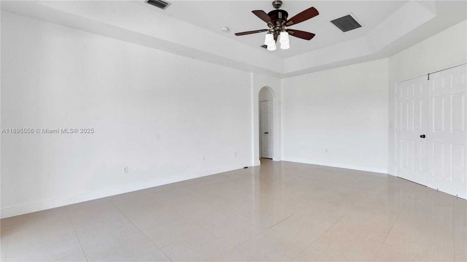 Small Image of 17994 NORTH WEST 87TH PL, Hialeah Number 32