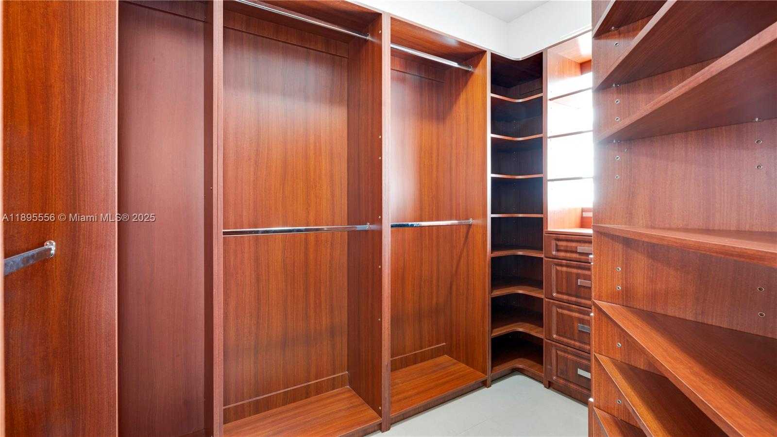 Small Image of 17994 NORTH WEST 87TH PL, Hialeah Number 36