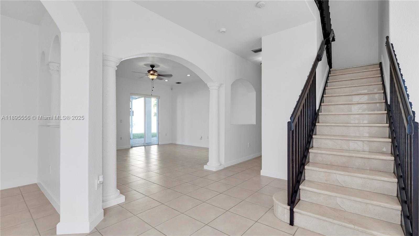 Small Image of 17994 NORTH WEST 87TH PL, Hialeah Number 4