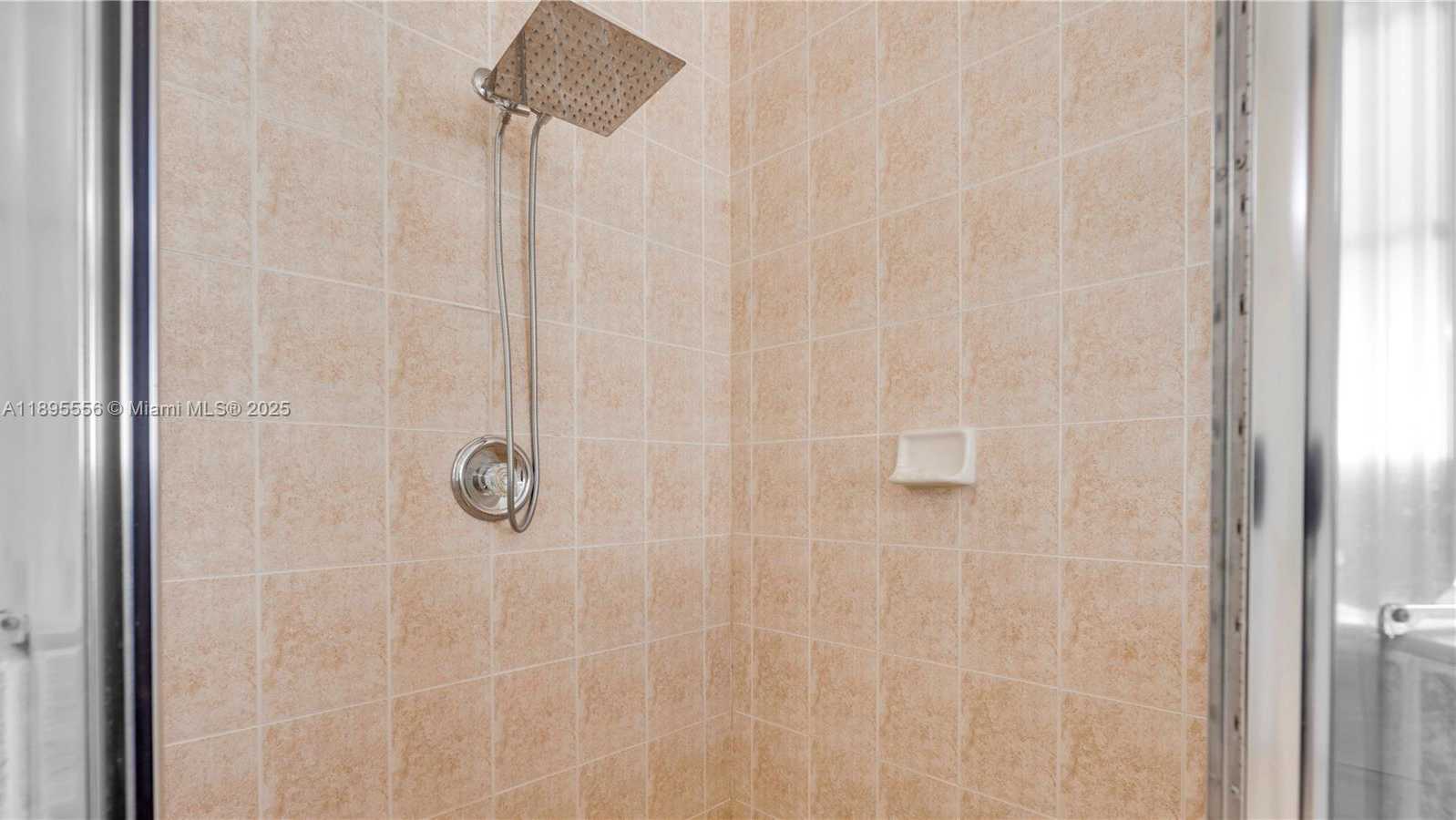 Small Image of 17994 NORTH WEST 87TH PL, Hialeah Number 40