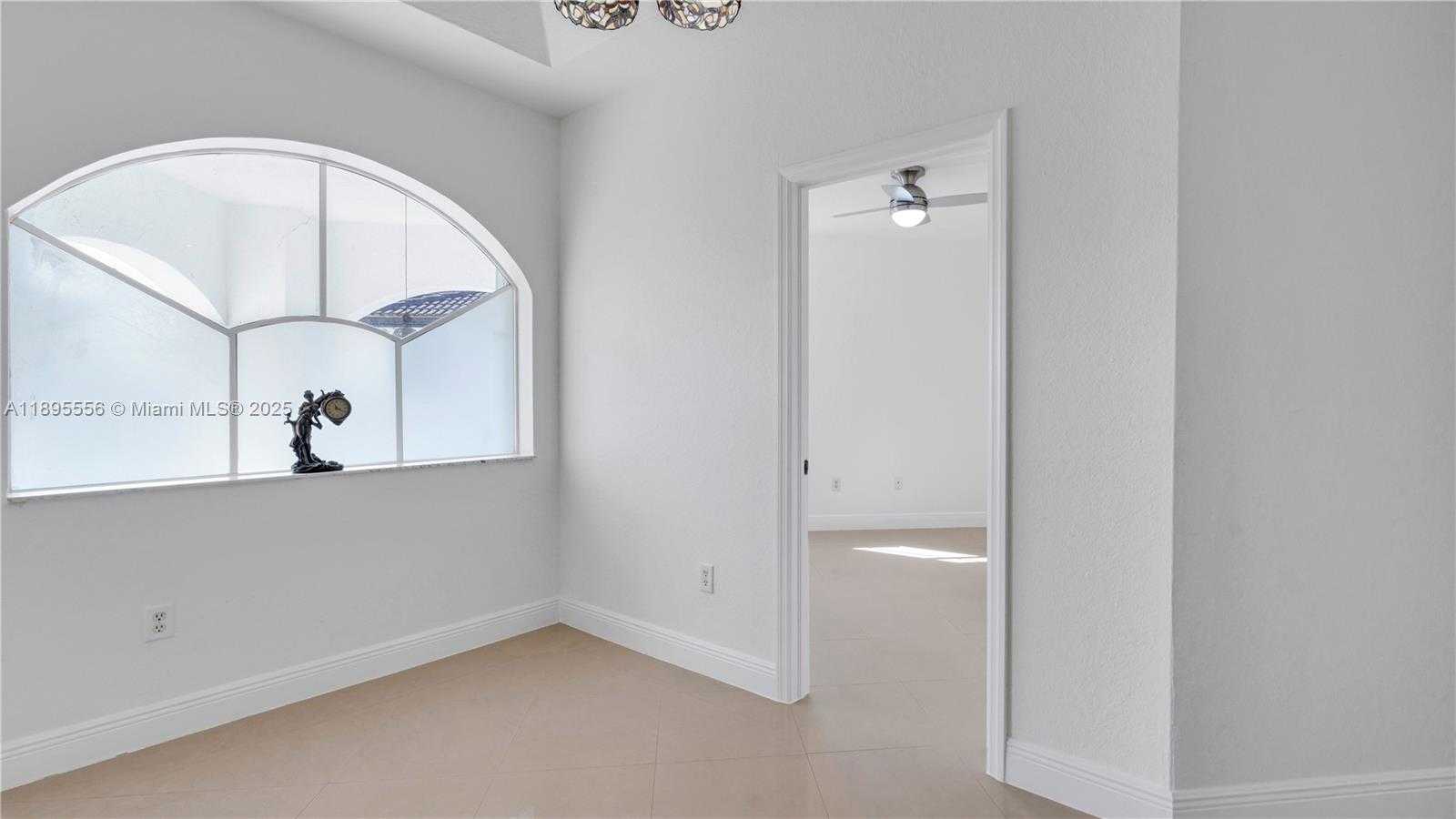 Small Image of 17994 NORTH WEST 87TH PL, Hialeah Number 43