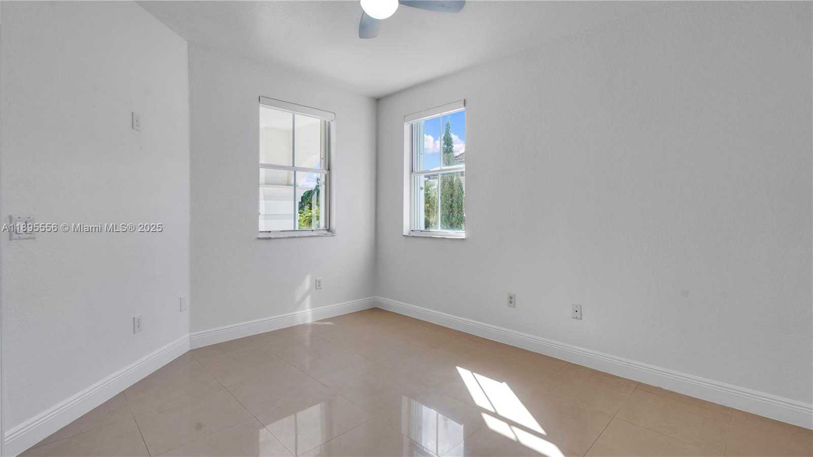 Small Image of 17994 NORTH WEST 87TH PL, Hialeah Number 46