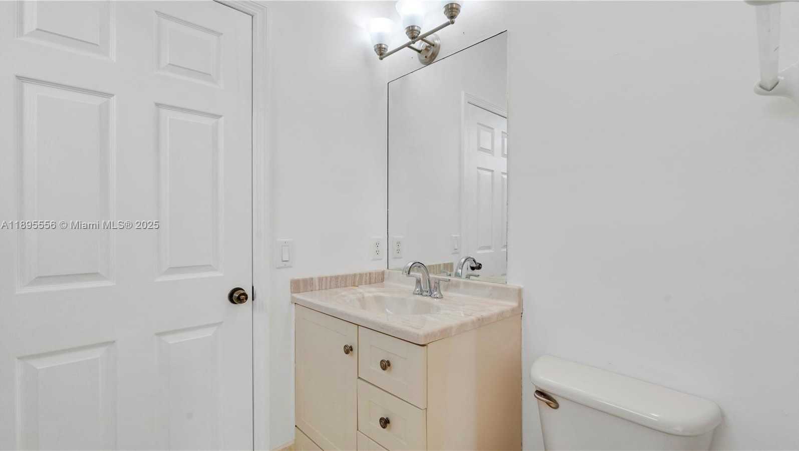 Small Image of 17994 NORTH WEST 87TH PL, Hialeah Number 49