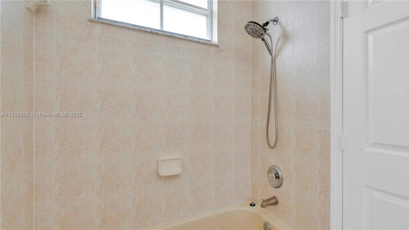 Small Image of 17994 NORTH WEST 87TH PL, Hialeah Number 50