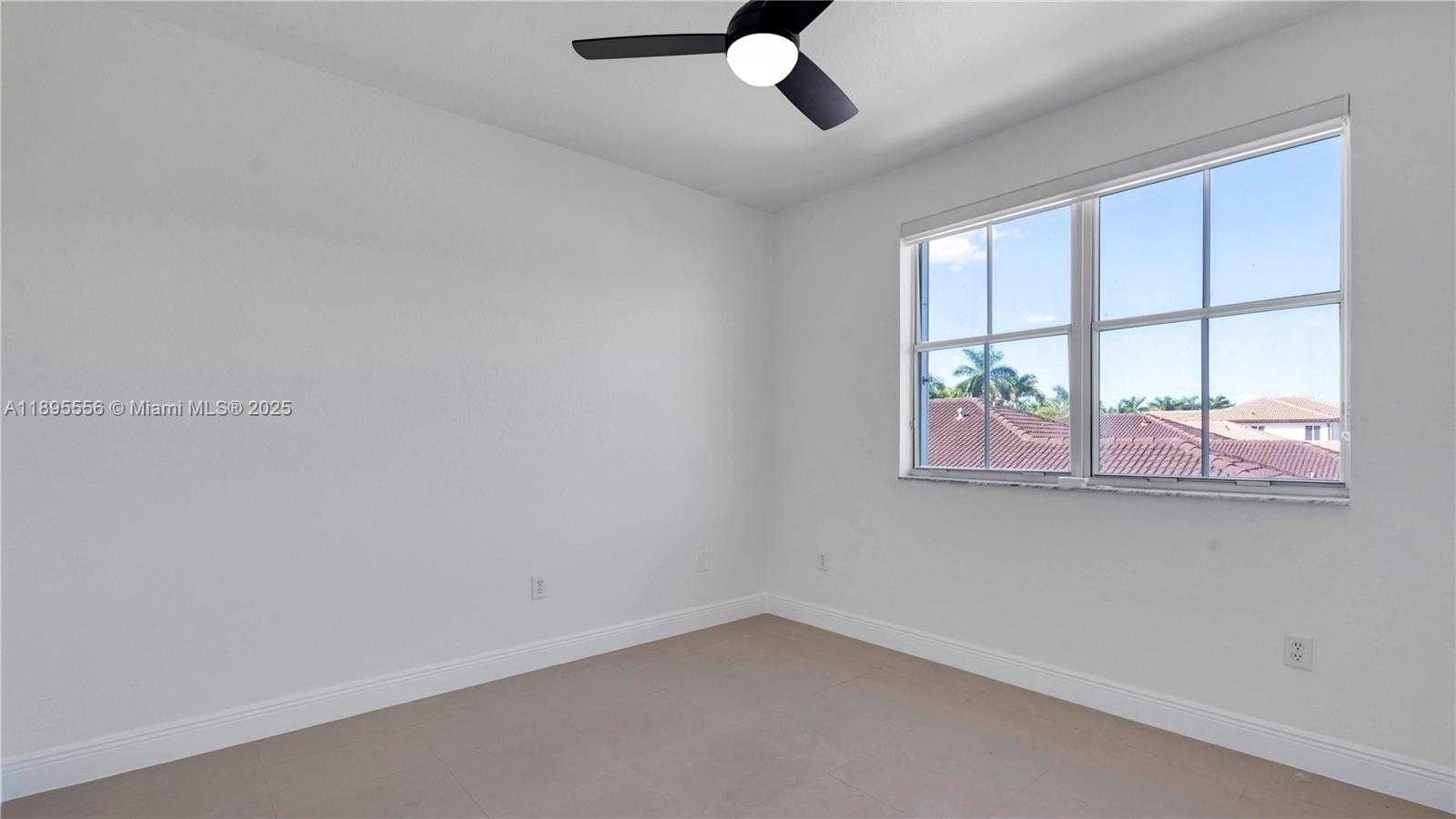 Small Image of 17994 NORTH WEST 87TH PL, Hialeah Number 52